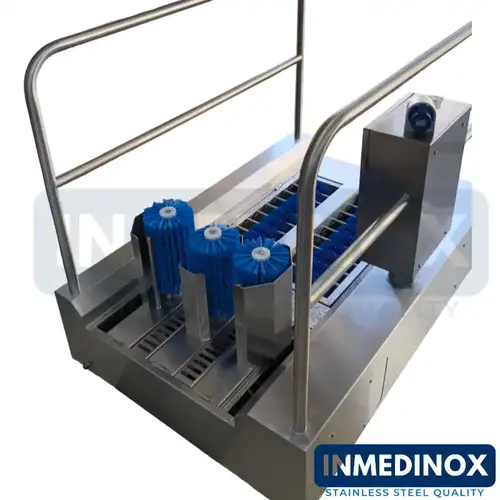 Lavasuelas de paso con lavabotas automático 